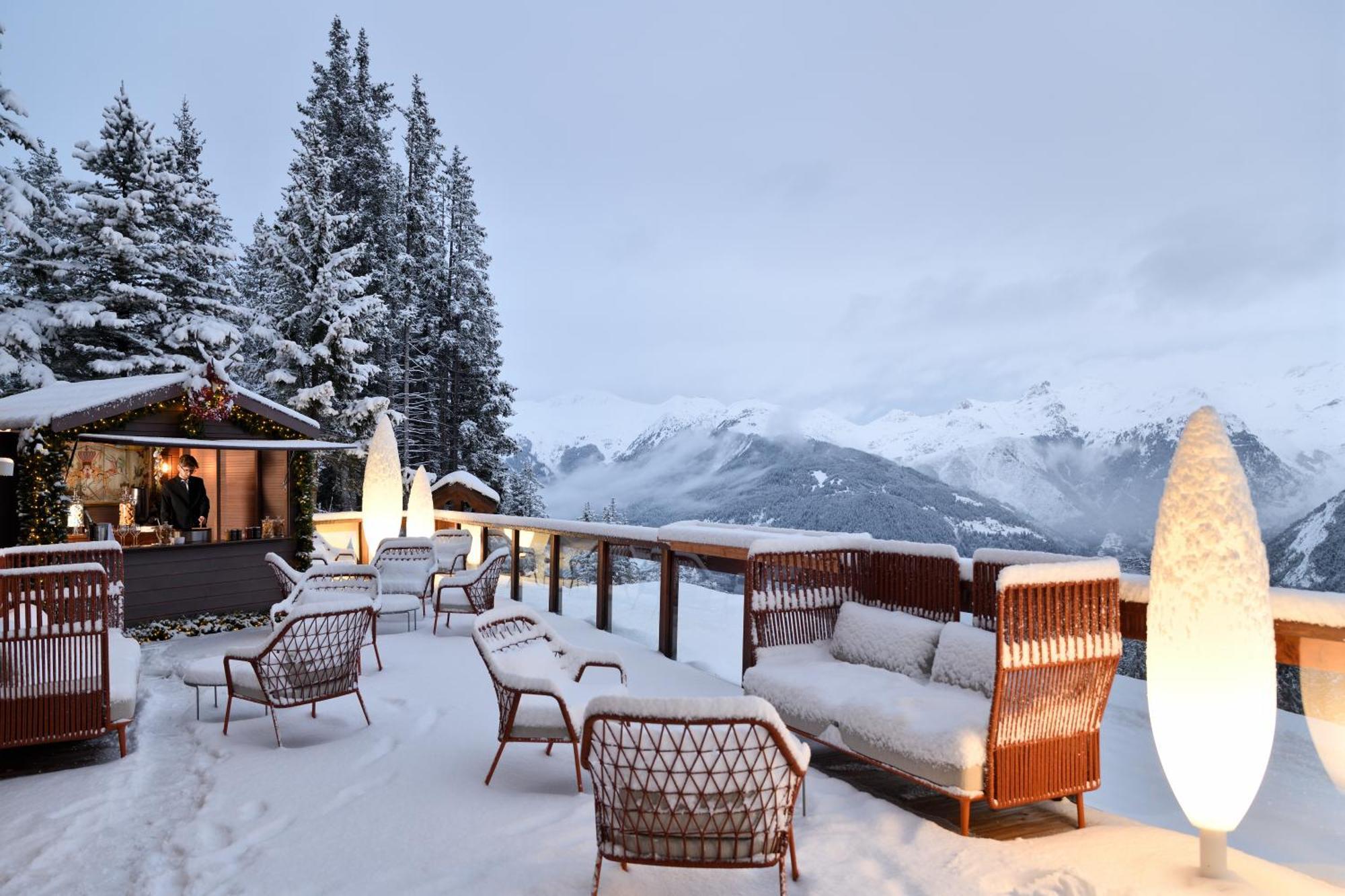 Le Strato Hotel Courchevel Exterior photo