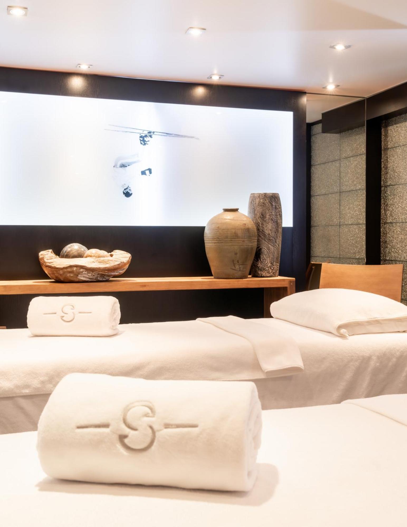 Le Strato Hotel Courchevel Exterior photo